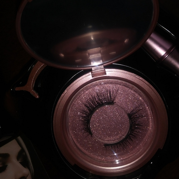 Magnetic Eyeliner w/Mink Lashes - Picture 8 of 8